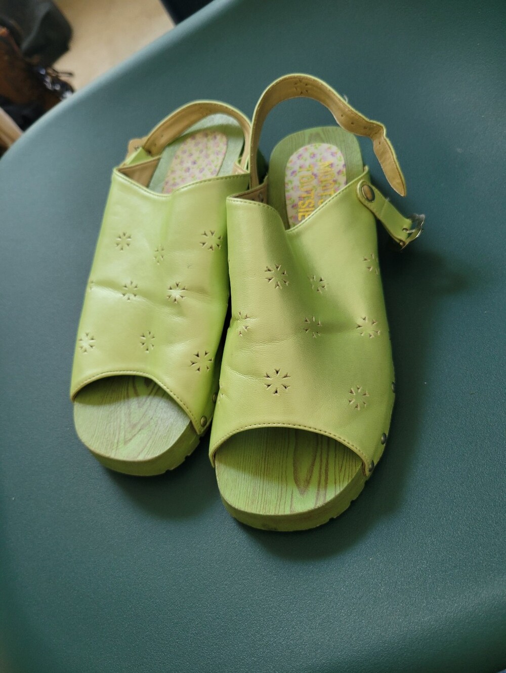 Vintage Mootsies Tootsies Lil Gardener Lime Green Sandals Clogs Women’s Size 5M